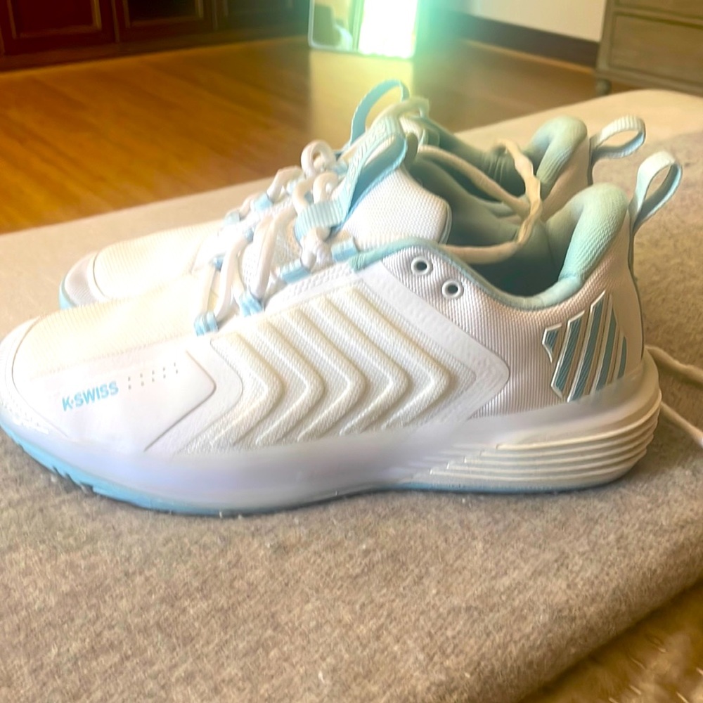 K- Swiss Women's Ultrashot 3 Tennis Shoes White and Blue Glow women’s size 9.5